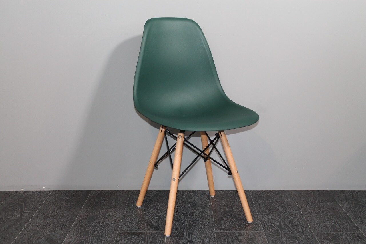 Стул и стул eames